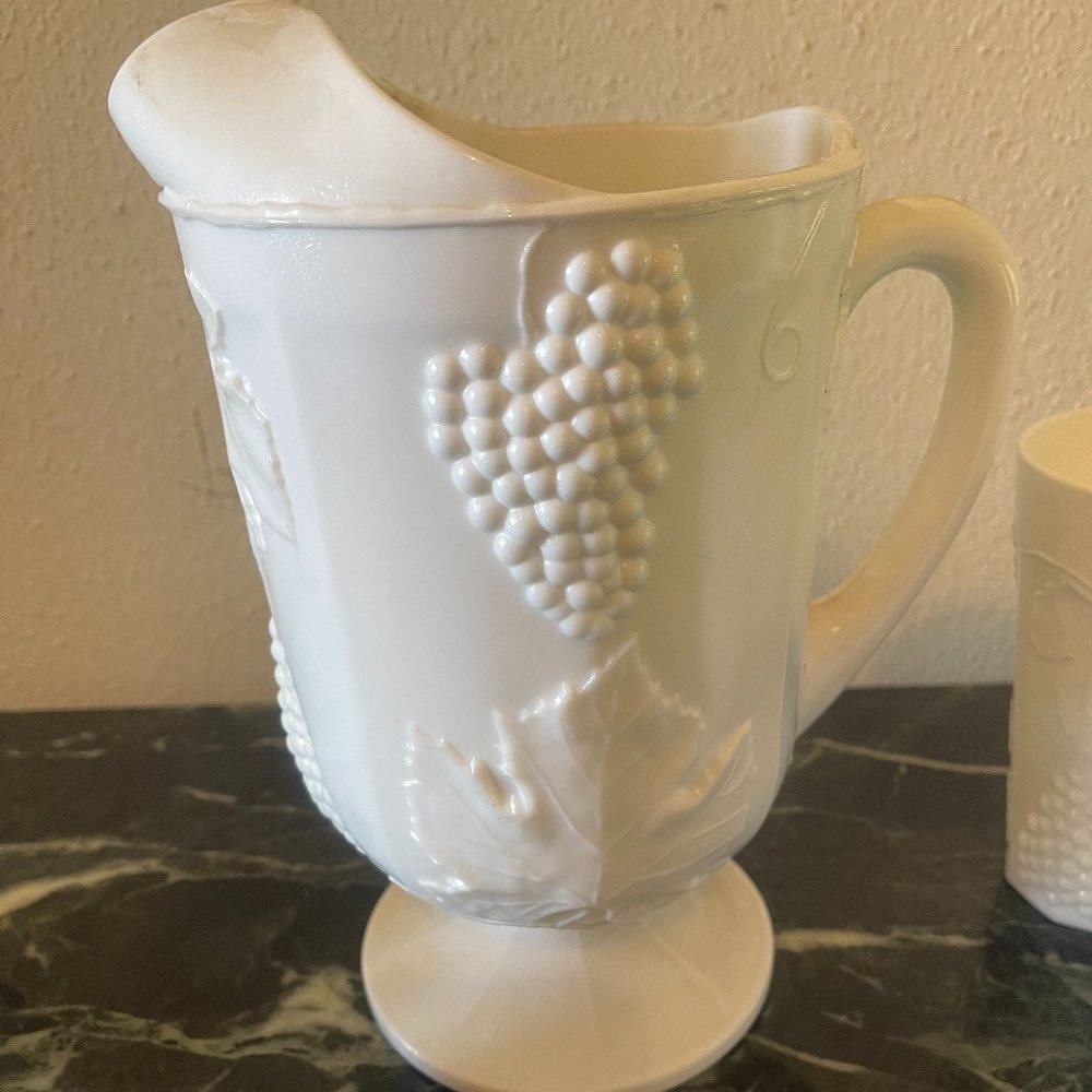 Vintage Indian Glass Colony Harvest Grape Milk Glass